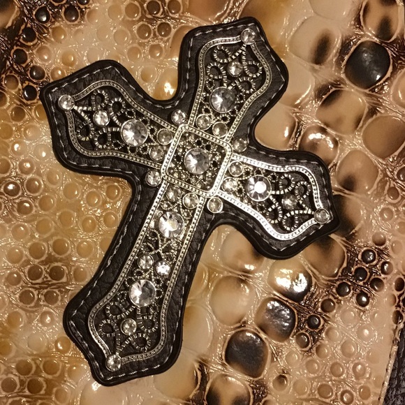 Bible or book carrying case. Animal print and rhinestone cross. NWT - Picture 2 of 7